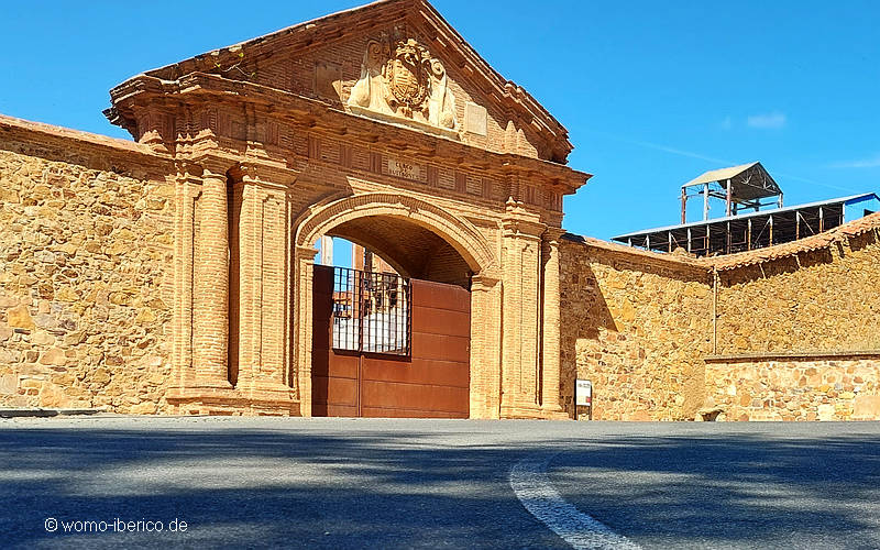 20230325 Almaden Puerta